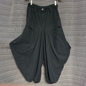E Lantern Leg/Harem/Gaucho Pants in Black Size 1 (Medium)